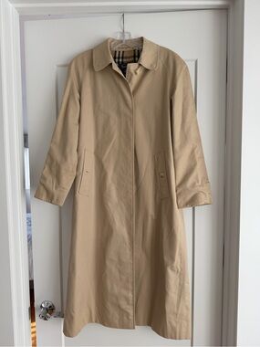 Burberry Beige Classic Single-Breasted Trench Coat